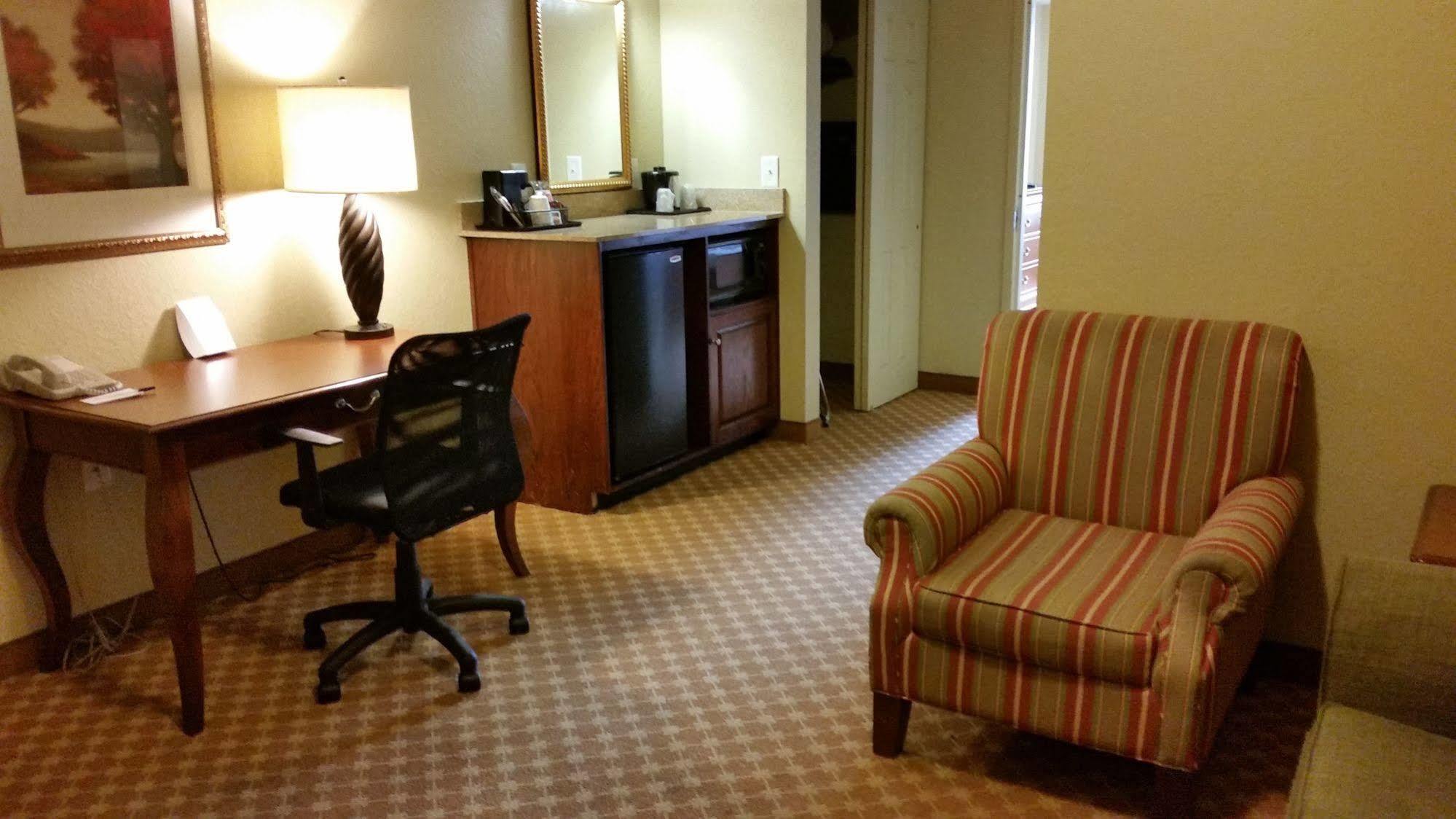 Hotel Clarion Pointe Columbus Esterno foto