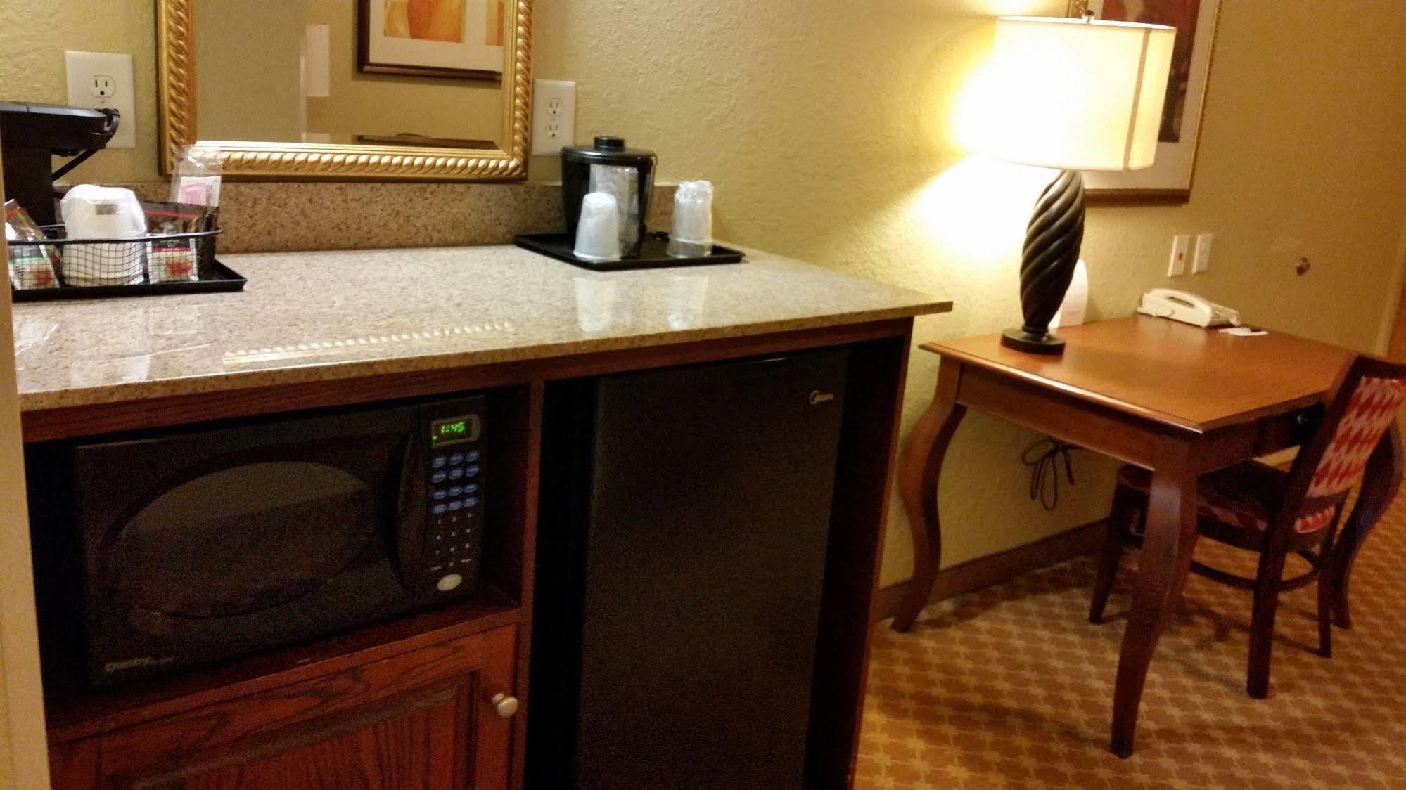 Hotel Clarion Pointe Columbus Esterno foto